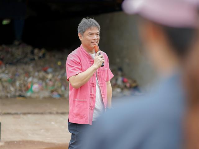 ศูนย์สิ่งแวดล้อมและการจัดการที่ยั่งยืน มหาวิทยาลัยพะเยา ให้การต้อนรับคณะสาธารณสุขศาสตร์ สาขาวิชาอนามัยสิ่งแวดล้อม ในการศึกษาดูงานกระบวนการคัดแยกขยะและผลิตภัณฑ์ไม้แขวนเสื้อจากฝาขวดน้ำ
