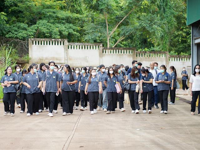 ศูนย์สิ่งแวดล้อมและการจัดการที่ยั่งยืน มหาวิทยาลัยพะเยา ให้การต้อนรับคณะสาธารณสุขศาสตร์ สาขาวิชาอนามัยสิ่งแวดล้อม ในการศึกษาดูงานกระบวนการคัดแยกขยะและผลิตภัณฑ์ไม้แขวนเสื้อจากฝาขวดน้ำ