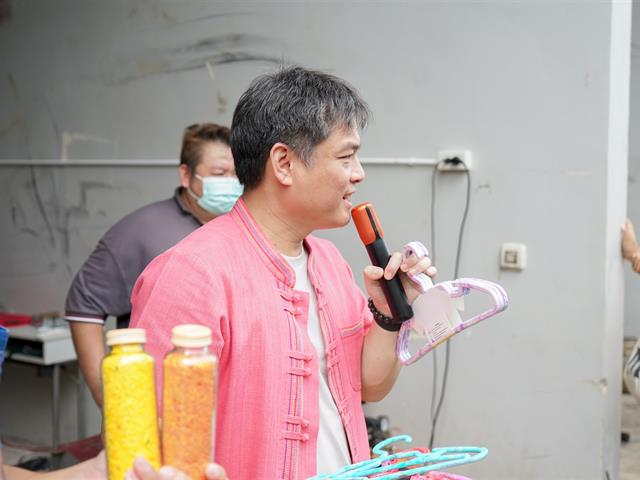 ศูนย์สิ่งแวดล้อมและการจัดการที่ยั่งยืน มหาวิทยาลัยพะเยา ให้การต้อนรับคณะสาธารณสุขศาสตร์ สาขาวิชาอนามัยสิ่งแวดล้อม ในการศึกษาดูงานกระบวนการคัดแยกขยะและผลิตภัณฑ์ไม้แขวนเสื้อจากฝาขวดน้ำ