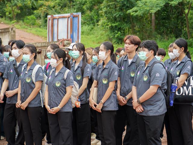 ศูนย์สิ่งแวดล้อมและการจัดการที่ยั่งยืน มหาวิทยาลัยพะเยา ให้การต้อนรับคณะสาธารณสุขศาสตร์ สาขาวิชาอนามัยสิ่งแวดล้อม ในการศึกษาดูงานกระบวนการคัดแยกขยะและผลิตภัณฑ์ไม้แขวนเสื้อจากฝาขวดน้ำ
