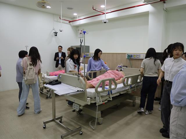 ต้อนรับคณะผู้บริหารและนิสิต