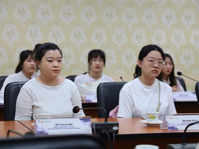 ต้อนรับคณะผู้บริหารและนิสิต