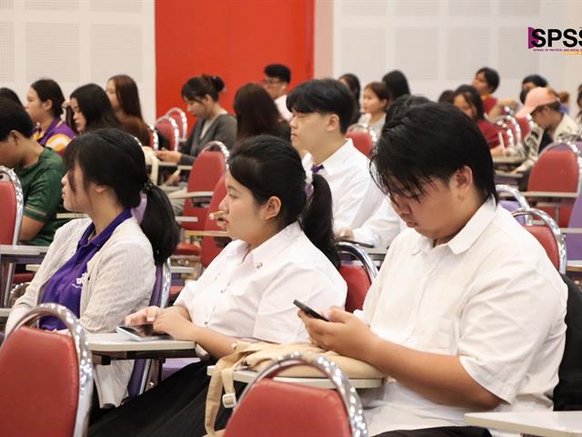คณะรัฐศาสตร์และสังคมศาสตร์ 