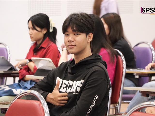 คณะรัฐศาสตร์และสังคมศาสตร์ 