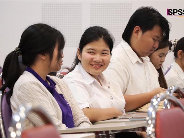 คณะรัฐศาสตร์และสังคมศาสตร์ 