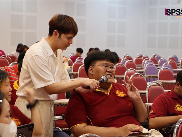 คณะรัฐศาสตร์และสังคมศาสตร์ 