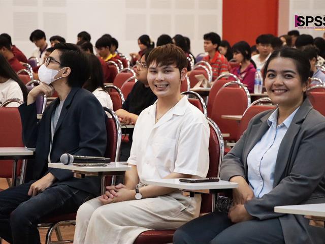 คณะรัฐศาสตร์และสังคมศาสตร์ 