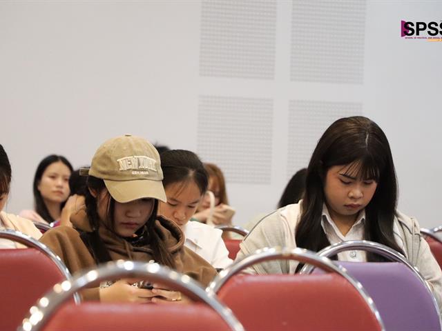 คณะรัฐศาสตร์และสังคมศาสตร์ 