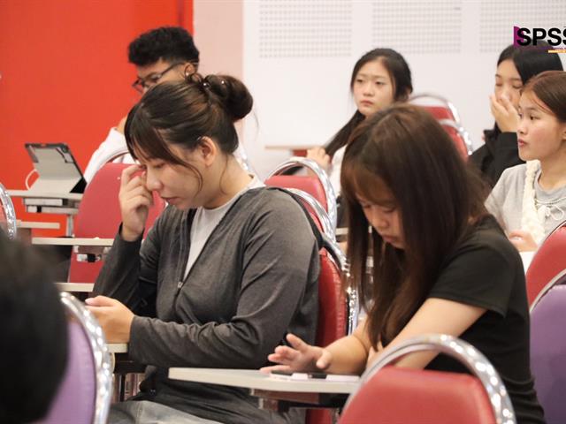 คณะรัฐศาสตร์และสังคมศาสตร์ 