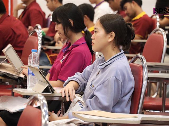 คณะรัฐศาสตร์และสังคมศาสตร์ 