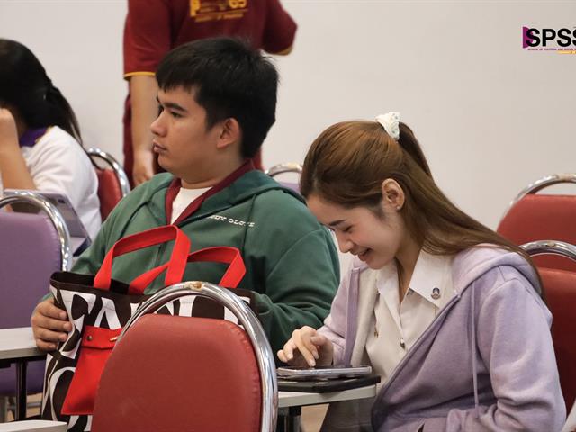 คณะรัฐศาสตร์และสังคมศาสตร์ 
