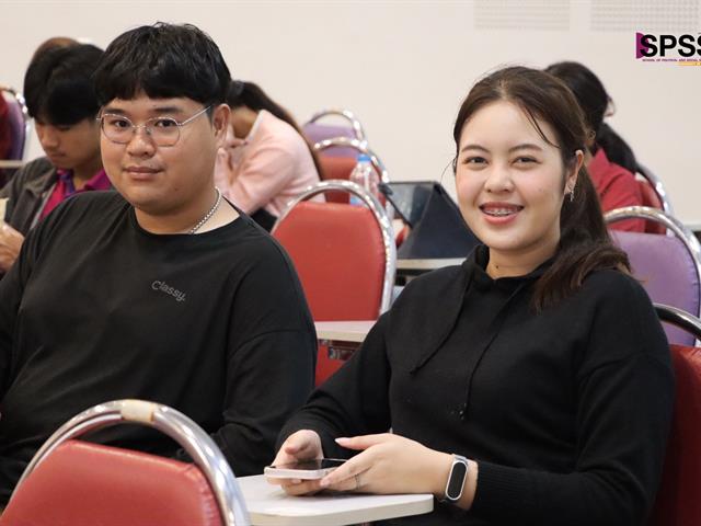 คณะรัฐศาสตร์และสังคมศาสตร์ 