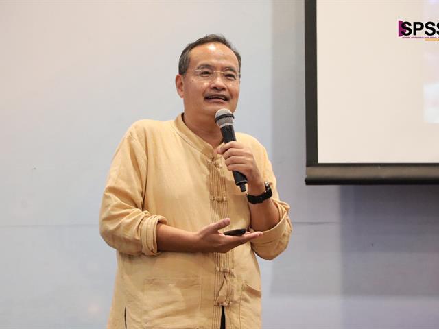 คณะรัฐศาสตร์และสังคมศาสตร์ 