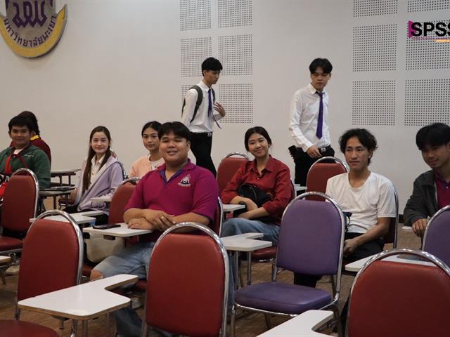 คณะรัฐศาสตร์และสังคมศาสตร์ 