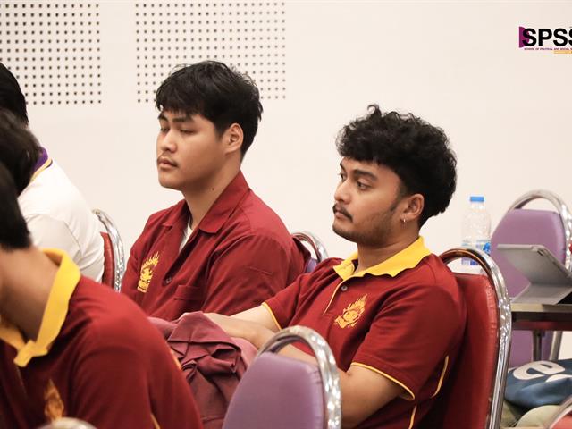 คณะรัฐศาสตร์และสังคมศาสตร์ 