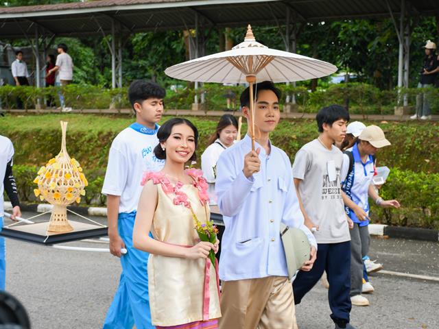 วิทยาลัยการศึกษา เข้าร่วมประเพณีเดินเข้า ม. มหาวิทยาลัยพะเยา ประจำปี 2568