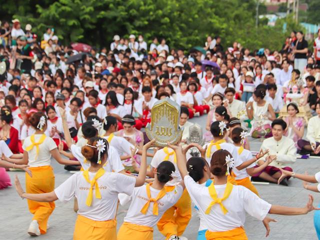 วิทยาลัยการศึกษา เข้าร่วมประเพณีเดินเข้า ม. มหาวิทยาลัยพะเยา ประจำปี 2568