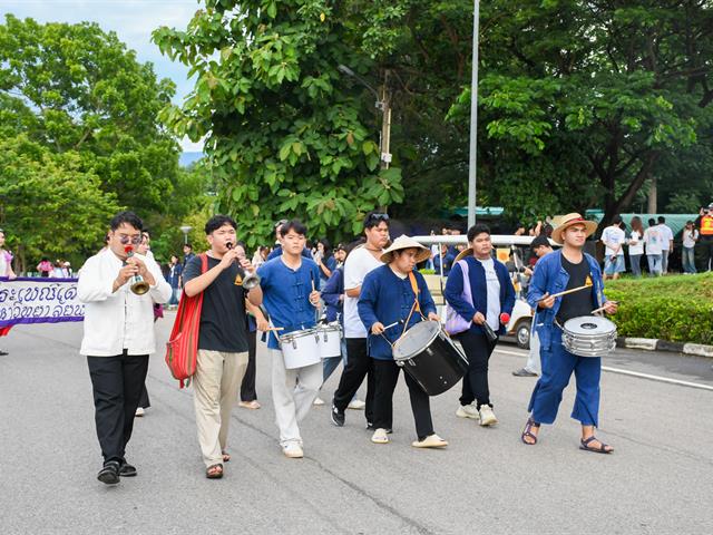 วิทยาลัยการศึกษา เข้าร่วมประเพณีเดินเข้า ม. มหาวิทยาลัยพะเยา ประจำปี 2568