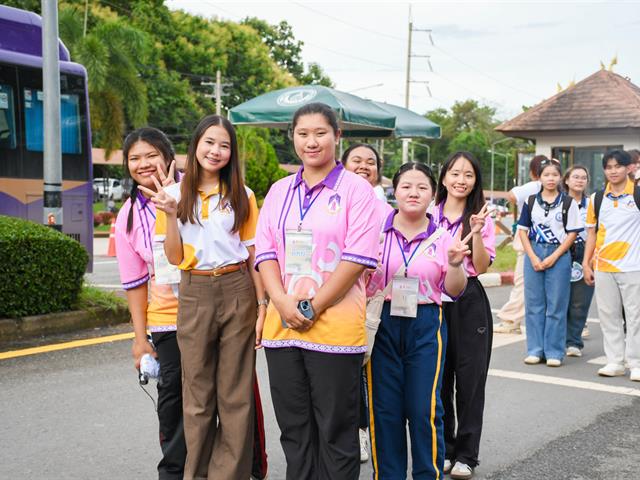 วิทยาลัยการศึกษา เข้าร่วมประเพณีเดินเข้า ม. มหาวิทยาลัยพะเยา ประจำปี 2568