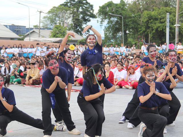 ประเพณีเดินเข้า ม. มหาวิทยาลัยพะเยา ประจำปีการศึกษา 2568 ลำนำปวงบุปผา สืบศรัทธา ป๋าเวณีวิถีเวียง