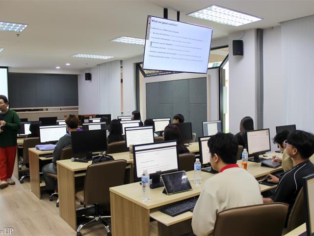 คณะศิลปศาสตร์ จัดโครงการภาษาอังกฤษเพื่อวิชาชีพ กิจกรรมที่ 3 “พัฒนาทักษะการแปล”