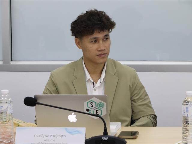คณะรัฐศาสตร์และสังคมศาสตร์ 