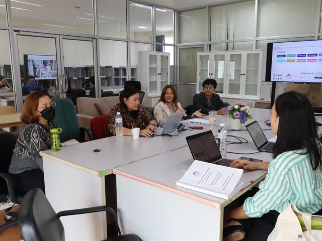 คณะรัฐศาสตร์และสังคมศาสตร์ 