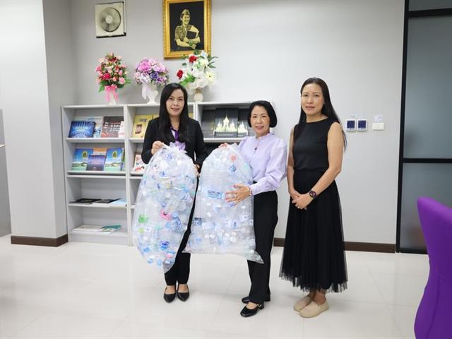 วิทยาเขตเชียงราย รับมอบฝาขวดน้ำจากโรงเรียนในจังหวัดเชียงราย