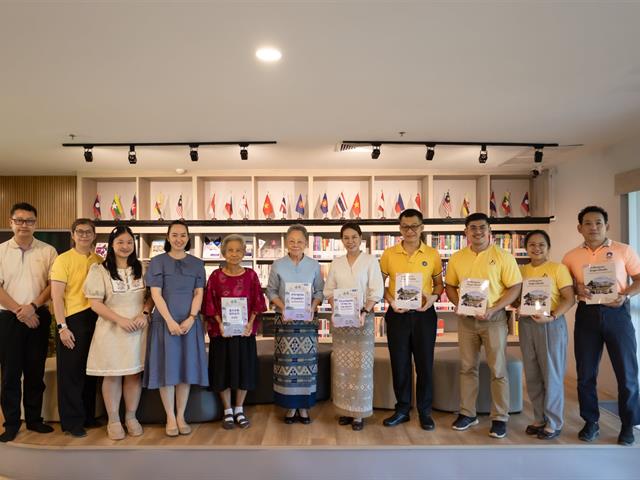 คณะศิลปศาสตร์ร่วมแสดงความยินดีกับทีมนักวิจัยสารานุกรมอิเล็กทรอนิกส์ 3 ภาษา ไทย-อังกฤษ-จีน โครงการนวัตกรรมเพื่อพัฒนาสารานุกรมอิเล็กทรอนิกส์พหุภาษาด้านการท่องเที่ยวและผลิตภัณฑ์ในเขตพื้นที่เทศบาลตำบลแม่กา