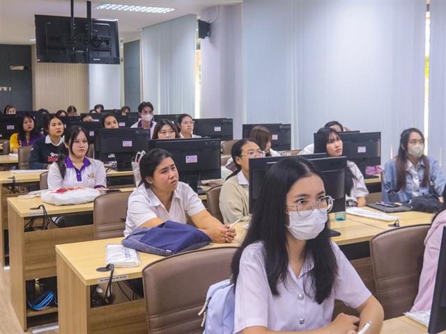 สาขาวิชาภาษาจีน คณะศิลปศาสตร์ ให้การต้อนรับบริษัท E-Optolink (ประเทศไทย)