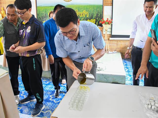 วิทยาลัยการศึกษา ดำเนินโครงการอนุรักษ์และสืบสานภูมิปัญญาท้องถิ่นเพื่อการพัฒนาชุมชน ณ ศูนย์เรียนรู้วัฒนธรรมและภูมิปัญญาตำบลดอกคำใต้