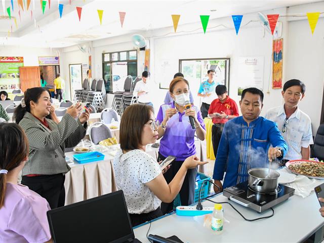 วิทยาลัยการศึกษา ดำเนินโครงการอนุรักษ์และสืบสานภูมิปัญญาท้องถิ่นเพื่อการพัฒนาชุมชน ณ ศูนย์เรียนรู้วัฒนธรรมและภูมิปัญญาตำบลดอกคำใต้