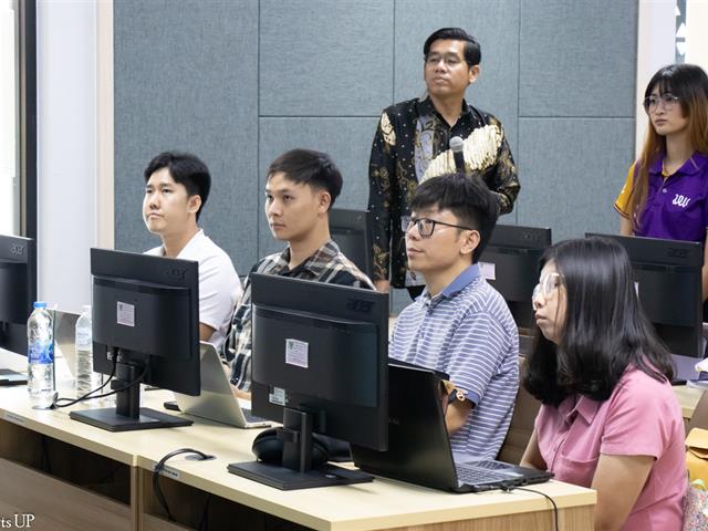 คณะศิลปศาสตร์จัดกิจกรรม “นักเขียนพบนักอ่านบนเส้นทางวรรณกรรมวิจารณ์” ครั้งที่ 2