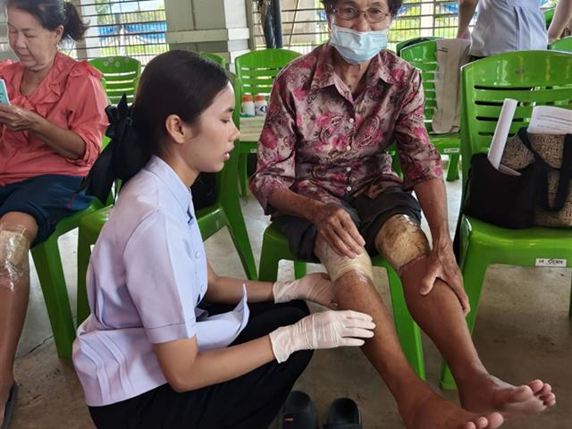 คณะสาธารณสุขศาสตร์ หลักสูตรการแพทย์แผนไทยประยุกต์ ร่วมกับ คณะแพทยศาสตร์ โรงพยาบาลมหาวิทยาลัยพะเยา ดำเนินโครงการ ส่งเสริมความรู้ด้านสุขภาพผู้สูงอายุ และผู้ดูแลในชุมชน 