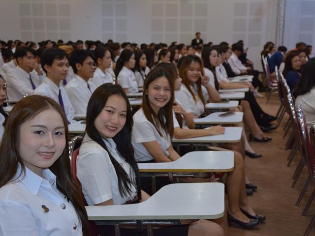 คณะพยาบาลศาสตร์เข้ารับมอบเกียรติบัตร “นิสิตเกียรติยศ” ประจำปีการศึกษา 2567