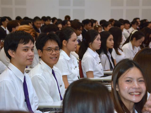 คณะพยาบาลศาสตร์เข้ารับมอบเกียรติบัตร “นิสิตเกียรติยศ” ประจำปีการศึกษา 2567