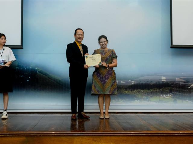 คณะรัฐศาสตร์และสังคมศาสตร์ 