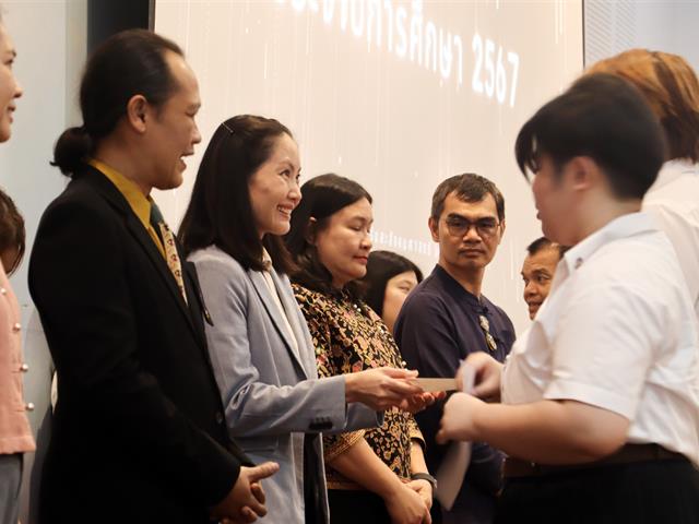คณะรัฐศาสตร์และสังคมศาสตร์ 