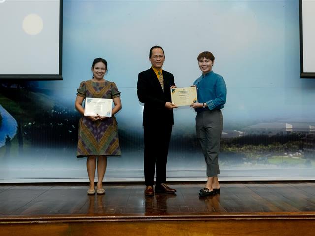 คณะรัฐศาสตร์และสังคมศาสตร์ 