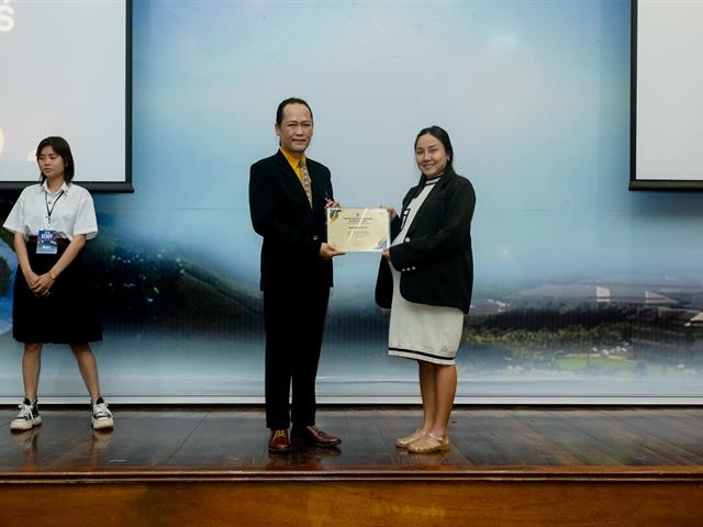 คณะรัฐศาสตร์และสังคมศาสตร์ 