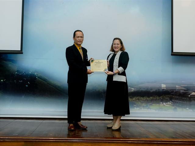คณะรัฐศาสตร์และสังคมศาสตร์ 