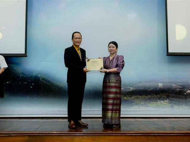 คณะรัฐศาสตร์และสังคมศาสตร์ 