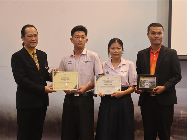 คณะรัฐศาสตร์และสังคมศาสตร์ 