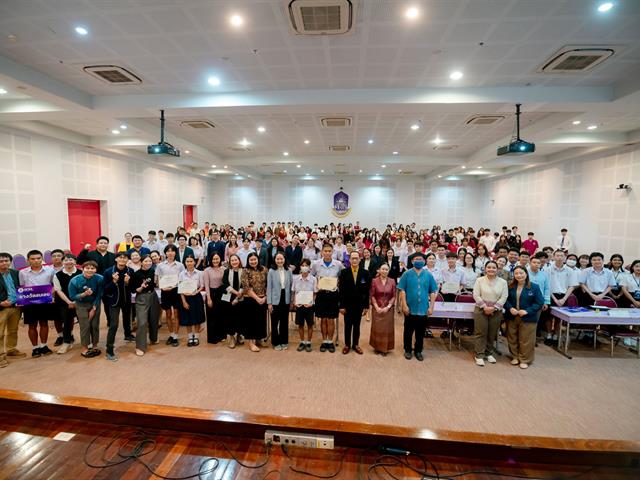 คณะรัฐศาสตร์และสังคมศาสตร์ 
