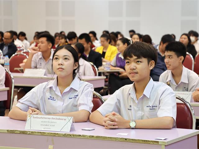คณะรัฐศาสตร์และสังคมศาสตร์ 