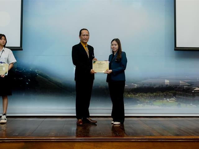 คณะรัฐศาสตร์และสังคมศาสตร์ 