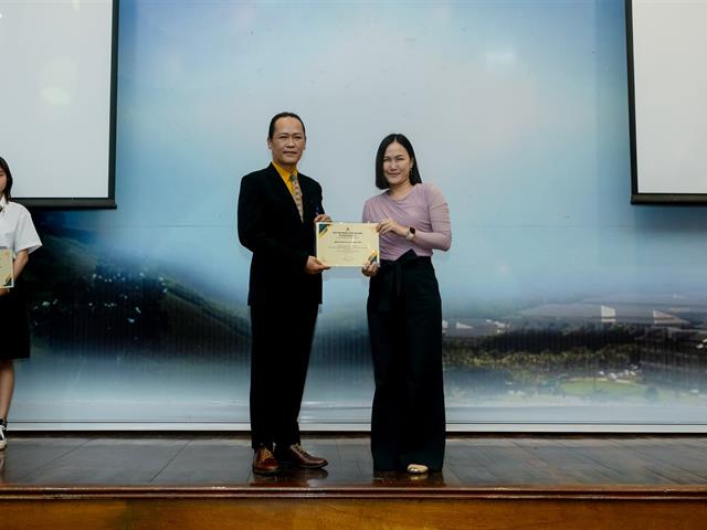 คณะรัฐศาสตร์และสังคมศาสตร์ 
