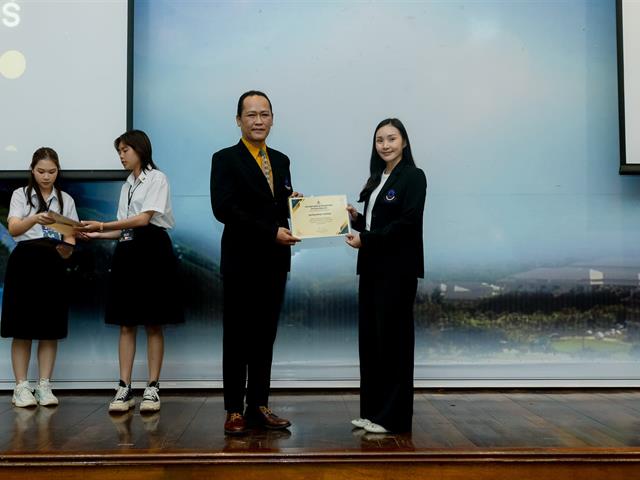 คณะรัฐศาสตร์และสังคมศาสตร์ 