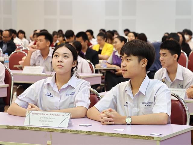 คณะรัฐศาสตร์และสังคมศาสตร์ 