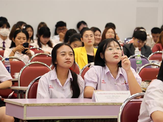 คณะรัฐศาสตร์และสังคมศาสตร์ 